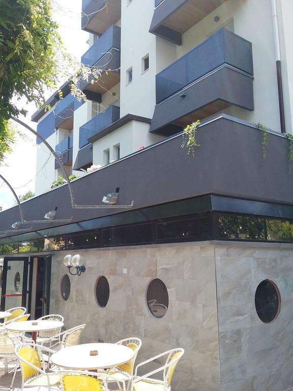 Hotel Carol Римини Екстериор снимка