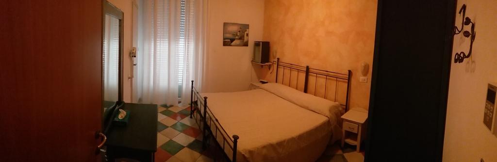 Hotel Carol Римини Екстериор снимка